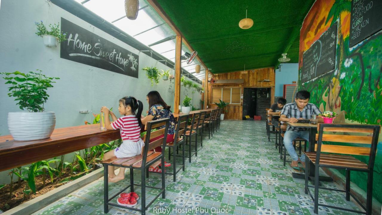 Ruby Phu Quoc Hostel Esterno foto