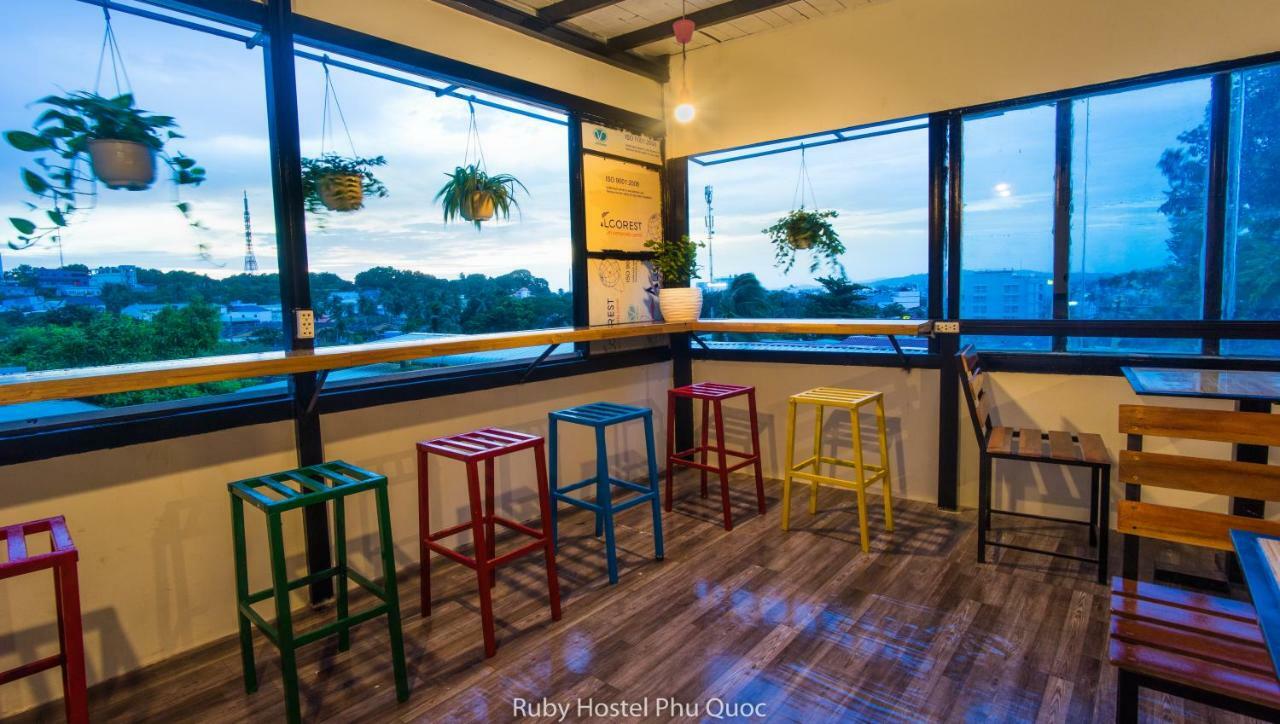 Ruby Phu Quoc Hostel Esterno foto